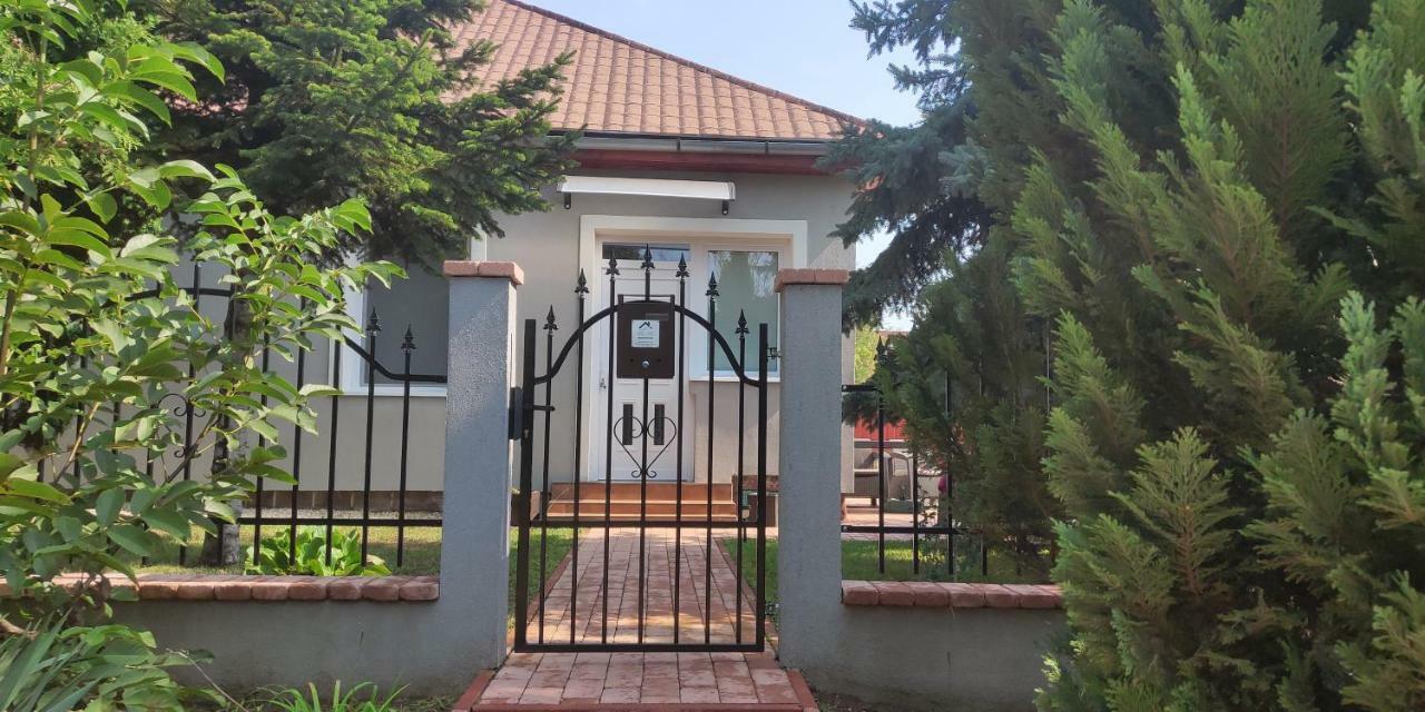 Pe-Ki Apartman Petfurdo Apartment Varpalota Luaran gambar